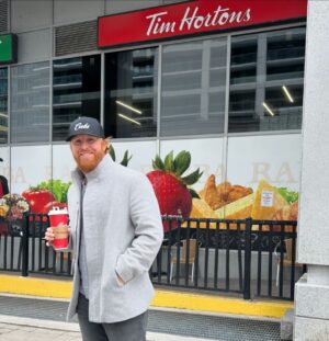 Justin Turner Instagram - Am I doing this right??? 🇨🇦 

#Toronto