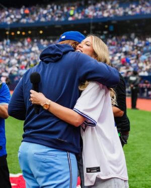 Justin Turner Instagram - A beautiful family moment ❤️ 
Kourtney Turner performed today’s anthems!