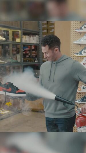 Justin Willman Instagram - Cold feet? 🥶 

#sneakerhead #hypebeast