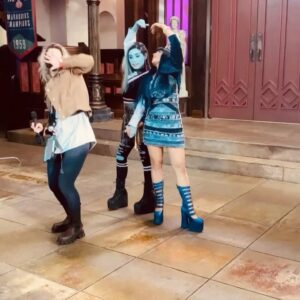 Jy Prishkulnik Instagram - Monster Dump 1 of 👻 SPOILERS AHEAD‼️

Cannot express how truly full my monster heart is with awe and adoration for each unholy soul that I had the pleasure of working with on this project☠️💗

@monsterhigh The Movie is screaming now, only on @nickelodeon and @paramountplus 

Special thanks to my team @symingtontalentmanagement @throughthelooking.glass @cesdtalent @pedro_tapia___ @characterstalentagency @agentmelissabb 

PC @gurdaur 

#monsterhigh #cleodenile #cleoandfrankie #bts #nickelodeon #paramountplus #mattel #monsterhighthemovie #onset #actorslife