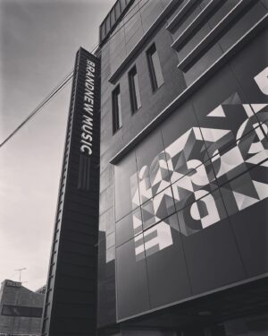 KANTO Instagram - 안녕하세요 칸토입니다.
기사들이 나와서 아시는 분들도 계시겠지만,
⠀
많은 고민 끝에 브랜뉴뮤직과의 계약 종료를 하게 되었습니다.
⠀
2011년, 고등학교 2학년 때 처음 라이머 대표님을 만나서 지금까지 꽤 긴 시간 동안 브랜뉴뮤직에 있었습니다.
함께하는 동안 정말 너무나도 많은 일들이 있었고,
많은 걸 배우고, 또 얻을 수 있는 시간이었습니다.
⠀
브랜뉴뮤직에 있는 동안 짧게 또는 길게 저와 함께 했던 많은 분들에게도 감사하고, 현재 있는 직원분들에게도 감사하고, 아티스트 형 누나 동생들에게도 너무 감사하고, 라이머 대표님께도 너무 감사드립니다.
⠀
나름 초창기 멤버로서 브랜뉴뮤직이 더 잘 되길 바라고 응원하겠습니다 :)
⠀
그럼 칸토 인생의 첫 번째 챕터는 여기서 마무리가 되고, 아직 어떻게 될지는 모르겠지만 금방 다음 챕터로 다시 인사드리겠습니다.
⠀
감사합니다!
⠀
#칸토 #KANTO