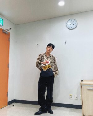 KANTO Instagram - #복면가왕 #육즙 너무 재밌었습니다-!! 고맙습니다🙇‍♂️🎭💙
