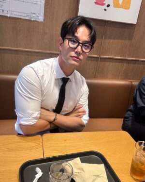 KANTO Instagram - 쿠팡에서 산 만삼천원 안경으로 완성🤓