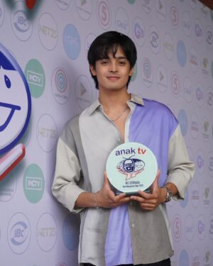 KD Estrada Instagram - Thank you, Anak TV Awards, and the jurors for voting me as Net Makabata Star 2023 🏆 

As someone who is relatively new in this industry, it is a high honour to receive this from an established award-giving body. Along my journey I realized that, as artists, we have a responsibilty to do our best in every project for our audience and an obligation to always put our best foot forward to inspire others, especially the youth.

Thank you, everyone 🙏🏆 #AnakTVAwards2023