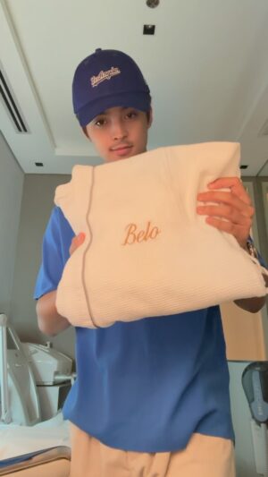 KD Estrada Instagram - Quick @belobeauty visit! Emsculpt Neo and a Hydrafacial 🧼