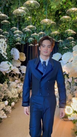 KD Estrada Instagram - nothing will suit you like a suit, and nobody does it like @francislibiran8

a modern day take on a classic prince.