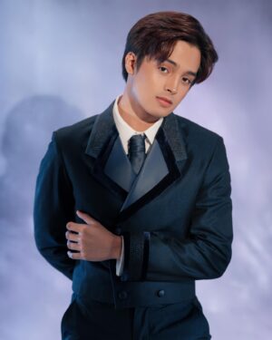 KD Estrada Instagram - #StarMagicalProm2024 👑

suiting by: @francislibiran8 
hmua by: @aimeegrey & @chinomaniquiz 
shot by: @dookieducay 
set by: @lucasstudios_ 
set styling by: @gingereventstyling 
creative director & my prom queen: @alexailacad 

special thanks to @belobeauty, @ilovemydentistph & @surgelifestyleph for my personal preparations.