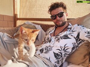 Kaan Turgut Instagram - “Mum yandı bitti.
 Kedi büyüdü gitti.”

#özdemirasaf