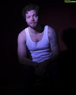 Kaan Turgut Instagram - Buydu Arturo Bandini'nin özü, 
daha iyi biri olmak, 
her zaman daha iyi, 
yoldaki tozdan yükselmek, 
insanı ve hayvanı ayırmaksızın sevmek.

#büyükaçlık #fante