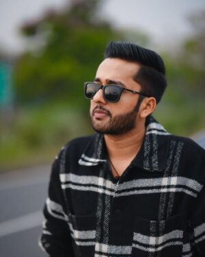 Kaarthik Shankar Instagram - By staying calm, you increase your resistance against any kind of storms
📸@mahesh.harilal
#kaarthikshankar #photoshoot #photography