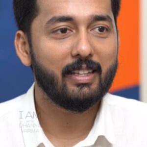 Kaarthik Shankar Instagram - Oru ദിവസം വിളിച്ചു പറഞ്ഞു കല്യാണാലോചനകൾ വരുന്നുണ്ട്...@kaarthikshankar part1 and part2 out on #iamwithdhanyavarma on #youtube...link on bio and story
.
.
@kaarthik_shankar
#kaarthikshankar
#momandsonseries
#kaarthickshankarinterview
#iamwithdhanyavarma
#dhanyavarma
#lifelessons
#love
#breakup
#relationshipquotes