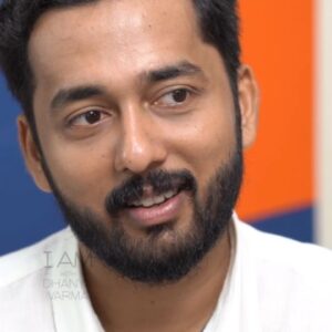 Kaarthik Shankar Instagram - Regret എന്ന് പറയുന്നത് ഒരു വലിയ poison ആണ്.. #kaarthikshankar on #iamwithdhanyavarma...Episode link on my bio and story.. 
.
.
@kaarthik_shankar #iamwithdhanyavarma #dhanyavarma #reels #fbreels #love #relationshipquotes #breakupquotes #regret