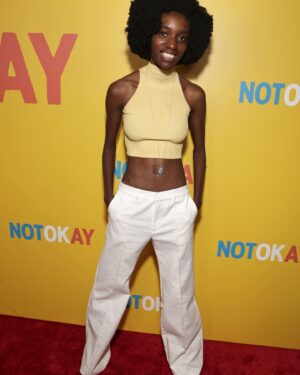 Kabrina Adams Instagram - And I never wear white pants but….👀🔥🙏🏾 

@turnerturner blessed it with the stylin 🔥
@hannah.hammond with the back up 🙏🏾🔥

@dionlee 👖 on purrr
@modeworld @aeronstudio 🎽 on purrr 
@modeworld @missomalondon with the jewelry