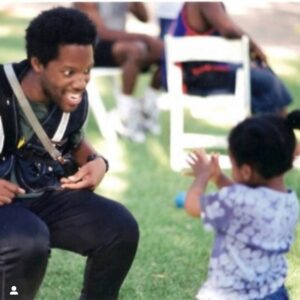 Kadeem Hardison Instagram - Happy Father’s Day to all those who are doing the work, whether thats the villages of grandmamas, aunties & neighbors filling in for those who cant or the single moms pulling double duty.

fatherhood is the best job, the toughest job and the only real job that matters. there’s no training and no practice. you’re pretty much thrown into the deep end of the pool together. mistakes will be made, lessons will be learned (and ignored😊) but if you just keep trying you’ll be alright. 
my kid posted these pics of us today. #BestSequenceEver 
it took me 40 minutes to do her hair that day..only to have to pull her shirt over her head when i was done. i wish i had a pic of the face she made when she realized i did the hair b4 putting the shirt on.😂😂 we kept trying & we’re doin alright. 🖤 i love u, @sopha.doll 🖤