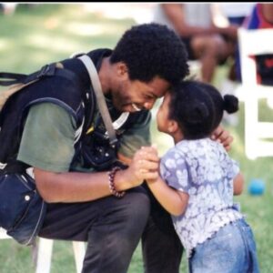 Kadeem Hardison Instagram - Happy Father’s Day to all those who are doing the work, whether thats the villages of grandmamas, aunties & neighbors filling in for those who cant or the single moms pulling double duty.

fatherhood is the best job, the toughest job and the only real job that matters. there’s no training and no practice. you’re pretty much thrown into the deep end of the pool together. mistakes will be made, lessons will be learned (and ignored😊) but if you just keep trying you’ll be alright. 
my kid posted these pics of us today. #BestSequenceEver 
it took me 40 minutes to do her hair that day..only to have to pull her shirt over her head when i was done. i wish i had a pic of the face she made when she realized i did the hair b4 putting the shirt on.😂😂 we kept trying & we’re doin alright. 🖤 i love u, @sopha.doll 🖤