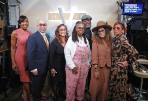 Kadeem Hardison Instagram - ‘A Different World’ takes over ‘The View’!✨Thanks to @iamjasmineguy, @kadeem_hardison, @dawnn_lewis, @IAmCreeSummer, @DarrylMBell and @therealdebbieallen for reuniting on our stage — tap the link in bio to watch them look back on the impact of the iconic sitcom 37 years later!

📸: @rkoradioman
