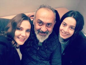 Kadir Çermik Instagram - Giderayak, gönüllere hoş bir seda bırakmak dileğiyle.. @1perimasalidizi @medyapimresmi