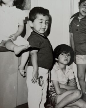 Kadir Çermik Instagram - Şapşallıkta üstüme tanımam :)) Abim ve kadraja sığan kuzenlerim ile.. #tbt