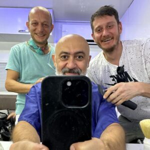 Kadir Çermik Instagram - İyi Adamın 10 Günü
Kötü Adamın 10 Günü
Meraklı Adamın 10 Günü

Emeği geçen herkesin ellerine sağlık…
