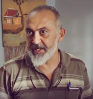 Kadir Çermik Instagram - Bu akşam saat 20.00’de @foxturkiye ‘de bizim için yeni bir  masal başlıyor 🎈
Bendeniz de, “çıkar bakayım telefonunu” t-shirtümle SAMET karakteriyle huzurlarınızda olacağım..😄😁
Tüm emeği geçenlerin şimdiden ellerine sağlık..
Ayağımız düz bassın 🧿☘️
@medyapimresmi @1perimasalidizi