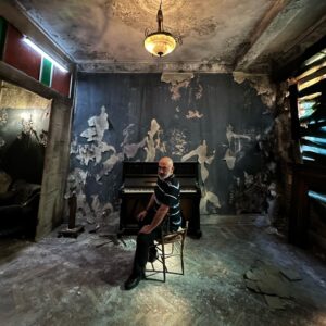 Kadir Çermik Instagram - İyi Adamın 10 Günü
Kötü Adamın 10 Günü
Meraklı Adamın 10 Günü

Emeği geçen herkesin ellerine sağlık…