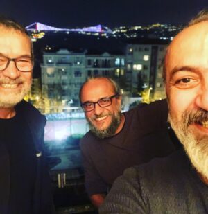 Kadir Çermik Instagram - Dalgaları karşılayan gemiler gibi 🍀⛵️