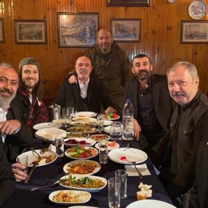 Kadir Çermik Instagram - Herkesin bir yuvası var şu hayatta. Bizimki de < ••• >