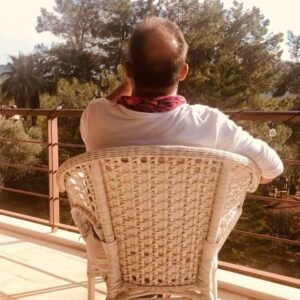 Kadir Çöpdemir Instagram - GEÇEN SENE GÖZÜNÜZÜN İÇİNE BAKARAK DİLEDİM OLMADI... BU SENE TERSTEN YÜRİİM BAKALIM NOLCAK? İYİ SENELER...