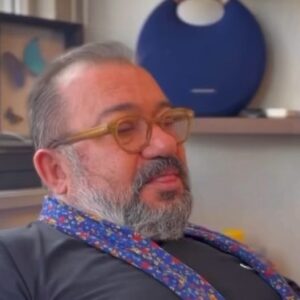 Kadir Çöpdemir Instagram - 22.02.2022 DE NE YAPILMASI GEREKİYOR? ALLAHINI SEVEN SÖYLESİN… Mesajlar geliyor, aman bugün çok mühim… aman bugünü atlama… aman bugünü iyi değerlendir… OK… Başım üstüne… de napcaz anam bacım? Nafile namazı mı kılalım? Nafile orucu mu tutaydık? (Bunlara niye nafile deniyo ya? Boşa mı gidiyo? yanlış ifade değil mi bu?) Bugüne mahsus bi ritüel vardı biz mi atladık? Nolmuş bugün? Nolur yazın bu kardeşinize…  Yengeniz “Hayal kur” dedi yıkıldım… 7/24, 12 Ay üzerinden hayaldeyiz, hayalin spesifik günü mü olur? Bugün kurulan hayaller zart diye oluyor mu? bu yaşa kadar ben bunu nasıl bilmedim? ervahıma yuf olsun, kaçar mı böyle gün? Biri bi izahat versin, güne bi açıklık getirsin nolur… (bu arada şu havalı videoyu @by_cigarman  çekti elleri dert görmesin biraderimin)