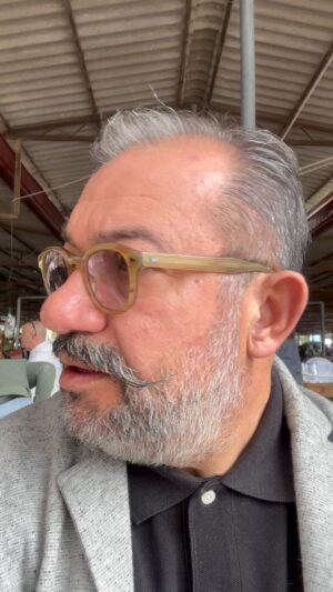 Kadir Çöpdemir Instagram - Kapıma “geri dön” diye dayanmayan yüzbinlere teessüf ediyor, İnstagrama geri dönüyorum… Arz ederim…