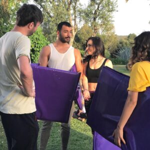 Kadir Polatçı Instagram - Başrollerini @sadicece @handekaptan ve @pelinorhunerofficial ile paylaştığım, yapımcılığını @kemalogun.filmmaker in yaptığı ve yönetmen koltuğunda @semra_dundar ın oturduğu çok eğlenceli bir romantik komedi olan filmimiz “Aşk Şarkısı” Bu akşam 20:30’da FOX TV de Sizlerle keyifli seyirler 😉😉