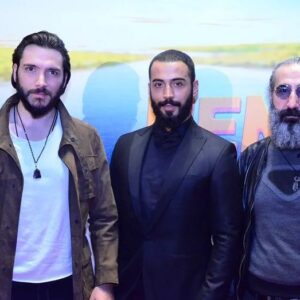 Kadir Polatçı Instagram - Heyecanla beklediğimiz filmimizin galasını yaptık 29 Kasım’da tüm sinemalarda  olacak filmimizin bu özel gösterim gecesinde yanımızda olan ve heyecanımızı bizimle paylaşan herkese teşekkür ederim iyiki varsınız. Ve bu özel günde beni hazırlayan @hatemoglu1924 e teşekkürederim🙏🏻 #hatemoglu1924 #sonbaharstilim