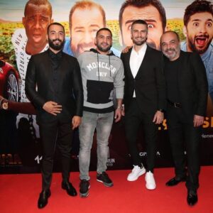 Kadir Polatçı Instagram - Heyecanla beklediğimiz filmimizin galasını yaptık 29 Kasım’da tüm sinemalarda  olacak filmimizin bu özel gösterim gecesinde yanımızda olan ve heyecanımızı bizimle paylaşan herkese teşekkür ederim iyiki varsınız. Ve bu özel günde beni hazırlayan @hatemoglu1924 e teşekkürederim🙏🏻 #hatemoglu1924 #sonbaharstilim