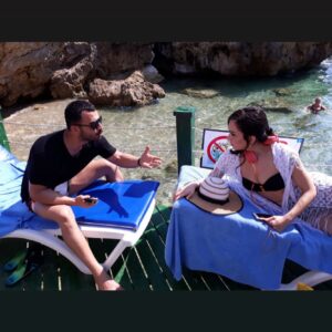 Kadir Polatçı Instagram - Başrollerini @sadicece @handekaptan ve @pelinorhunerofficial ile paylaştığım, yapımcılığını @kemalogun.filmmaker in yaptığı ve yönetmen koltuğunda @semra_dundar ın oturduğu çok eğlenceli bir romantik komedi olan filmimiz “Aşk Şarkısı” Bu akşam 20:30’da FOX TV de Sizlerle keyifli seyirler 😉😉