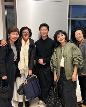 Kaho Minami Instagram - Great experience‼️🇺🇸‼️
I had a speach in English at SJSU🇺🇸
Thank you for all😊😊😊

サンノゼ州立大学でスピーチとQ&Aをする機会を頂きました‼️
まさか私が英語でスピーチをする日が来るなんて😊😊😊
人生は本当に面白い‼️自身の出自や経験についてのお話でしたが、会場に集まってくださった学生さんや、オンラインから参加してくださった大勢の皆さんと熱い話ができて、私にとっても忘れられない日となりました🍀
お声がけくださった先生方、ボランティアでサポートしてくださった学生の皆さんに心から感謝申し上げます😊😊😊

仲良しのソヒと一緒だったので、心強かったです🇯🇵🇰🇷
@sojisoheeparkarai 

#sjsu 
#サンノゼ州立大学
#英語スピーチ
#英語
#アメリカ
#アメリカ州立大学
#南果歩
#kahominami
#미나미카호
#japaneseactor