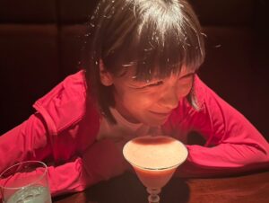 Kaho Seto Instagram - 持つとこぼれる可能性が高かったので(たくさんありがとうございます)一口目そのままいただきました いちじく！！！