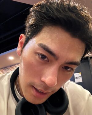Kai Hsu Instagram - 運動流汗真開心💦

早起運動 跑酷 追劇 做品牌項目
爸爸生日吃飯 擼貓 全身毛 

舒服的假日就是那麼樸實無華