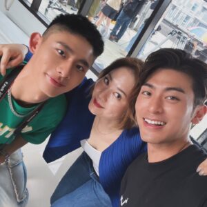 Kai Hsu Instagram - 跟頭約好了今天一起探班☺️
熟悉的團隊與伙伴，一到現場，就充滿去年拍攝的既視感。
時間過的好快，現在是以學長的身分來探班了🥺
百感交集，最多的是感謝！一切的不容易、大家一起共同努力，成就一個又一個美好的畫面。
期待 #看見愛 @seeyourlove2024 
期待新火花
@actor_ky 
@rain_walking 
☺️☺️
#芋頭好像過得很好😂 @taro_yu_tung 
#柏文你不要給我裝嚴肅 @nat.chen_10 
#入戲認真帥度仍然破表
@kiseki_dear.to.me