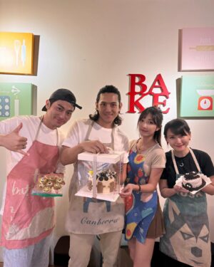 Kai Hsu Instagram - 不可能會出現這裡吧！
被 @katecandy0217 找來幫
@aikes_x 慶生做蛋糕

發現烘培還算蠻有趣的
從零開始的做餅乾體驗
跟著食譜和步驟做其實蠻簡單
還算能看吧？😂😂😂

#生日快樂 #大海旅人 #烘培 #徐愷