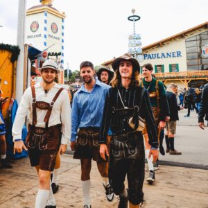Kai Lewins Instagram - Neun Bier und fünf Hühner bitte