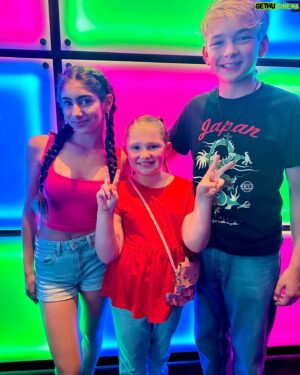 Kaido Lee Roberts Instagram - Hangin’ with THE 101 GIRLS. Congrats girls on your new project, it’s gonna blow up!!! Thanks for the invite to the studio! @the101girlsofficial @abryelle.wilson @itsanicarose @alexandrabull__ @drewlanester @ciera_marie_roberts @nataliekopyan @mason.mcnulty @ramonjoserodriguez @elleviv_ @addisongibbs08 @trvpst4r.l @stevewalker247  #recordingstudio #recording #the101girls #newsong #recordingmusic #girlgroup #friends #kaido #mikey