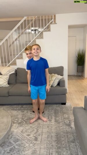 Kaido Lee Roberts Instagram - ❓Guess who came to visit me❓
.
#dharmannboys #dharmannfam #dharmannactors #dharmann #youtuber #mikeyandjayden #jaydenandmikey