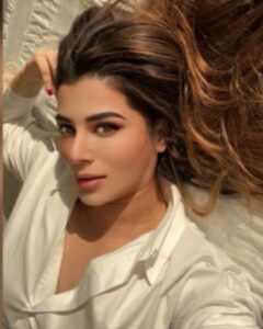 Actress Kainaat Arora HD Instagram Photos and Wallpapers August 2024