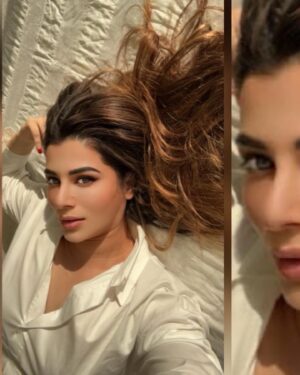 Kainaat Arora Instagram - There is no relationship of love. There is love and then there are relationships. ✍️✍️✍️
.
.
.
.
.
#kainaatarora #Love #Light #Care #Goodtimes #Happiness #newbeginnings #Peace #Serenity #SpiritualJourney #spirituality #spiritualawakening #Glow #Purity #HappyME