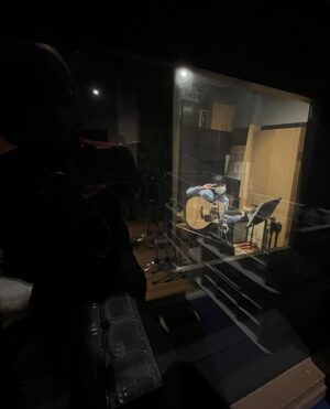 Kairi Yagi Instagram - 1st EP 『水気を謳う』収録内容！
1.お茶でも飲んで
2.SELF HELP
3.Sugar morning
4.海が渇く頃
5.お茶でも飲んで-chinese tea ver.-
6.ダダリラ

去年のYouTubeLIVEのDVD入ってるし、
今回初めてギターRECをしたよ🍵
そして｢SELF HELP｣ という曲が4/13日に先行配信されます。
お楽しみにっっっっ