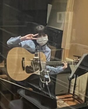 Kairi Yagi Instagram - 1st EP 『水気を謳う』収録内容！
1.お茶でも飲んで
2.SELF HELP
3.Sugar morning
4.海が渇く頃
5.お茶でも飲んで-chinese tea ver.-
6.ダダリラ

去年のYouTubeLIVEのDVD入ってるし、
今回初めてギターRECをしたよ🍵
そして｢SELF HELP｣ という曲が4/13日に先行配信されます。
お楽しみにっっっっ