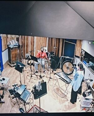 Kairi Yagi Instagram - 1st EP 『水気を謳う』収録内容！
1.お茶でも飲んで
2.SELF HELP
3.Sugar morning
4.海が渇く頃
5.お茶でも飲んで-chinese tea ver.-
6.ダダリラ

去年のYouTubeLIVEのDVD入ってるし、
今回初めてギターRECをしたよ🍵
そして｢SELF HELP｣ という曲が4/13日に先行配信されます。
お楽しみにっっっっ