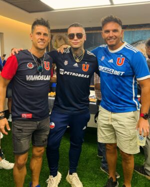 Kaiser Instagram - En el espacio vip @oceanpacificsrestaurant del estadio nacional junto a rivaroladiego7 y @rafaolarra19 gracias por tanto @udechileoficial 🤘💙