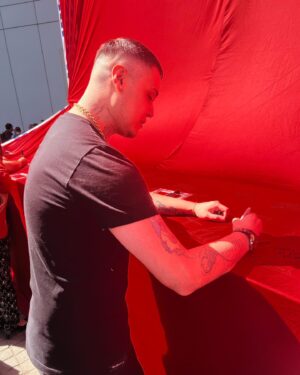 Kaiser Instagram - Hoy firme mi compromiso con @laroja gracias a mi agencia de manager @vibra.marketing por la invitación a este evento privado se pasó de maravilla es un honor representar el freestyle en este país de grandes soñadores 🇨🇱
#generacióndiferente