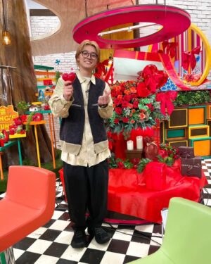 Kaito Sakurai Instagram - ブランチ衣装🥰

少し早いけどハッピーバレンタイン😘

チョコと愛をください。

【スタジオ】
vest:@homelesstailor_official

shirt:@nataldesign_office

pants:gourmet jeans
　　　@yuk_skool

shoes:@camperlab